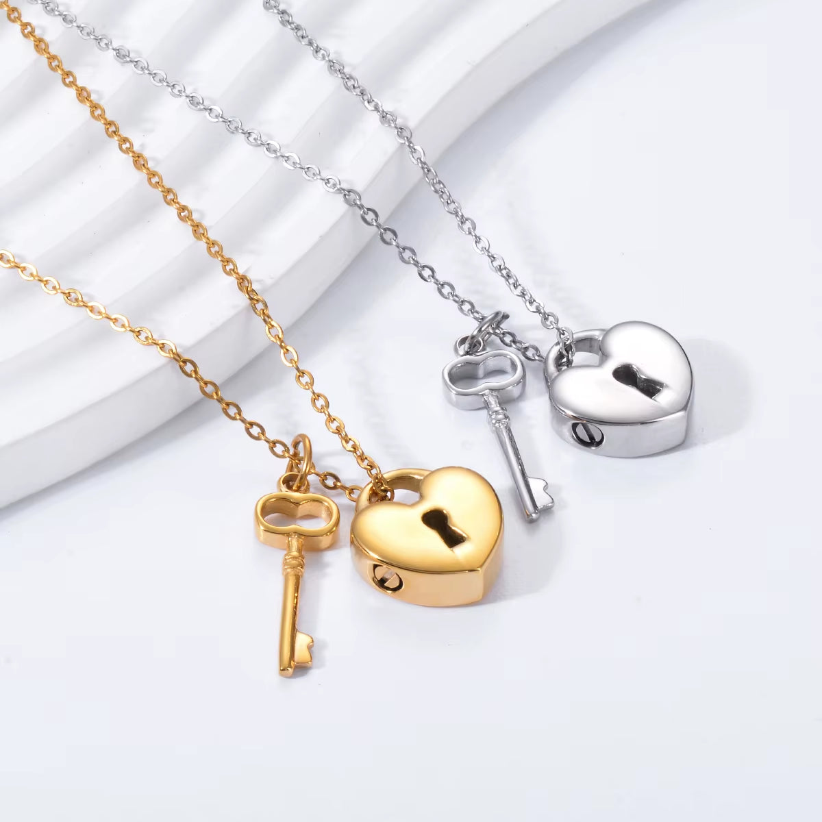 Heart Lock Cremation Urn Pendant Necklace - Stainless Steel Memorial Padlock Ashes Holder Keepsake Jewelry